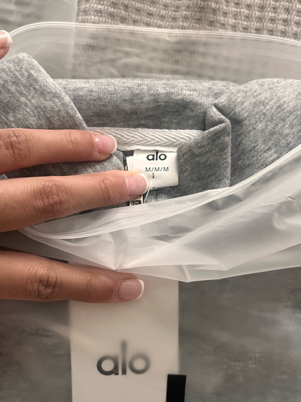 ALO Yoga Grey Set - Picture 2 of 2